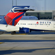 Na krovu letala družbe Delta golob poskrbel za paniko potnikov