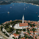 Rovinj: z lopato iz morja odganjajo turiste