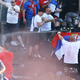 Srbski navijači razgrajali v Münchnu, policija uporabila solzivec #video