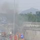Na ljubljanski obvoznici zagorel tovornjak, vali se velik oblak dima #foto #video