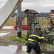 Grozljivi prizori neurja: ženska umrla, potem ko jo je stisnilo drevo (VIDEO)