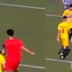 Kakšna tragedija: 17-letni nogometaš umrl po udarcu z nogo v glavo (VIDEO)