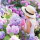 Deset najlepših cvetočih grmovnic za krasen poletni vrt