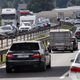 Ne odpravljajte se na pot, če ni nujno: na slovenskih cestah polno zastojev