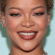 Naravna Rihanna: Kodri in širok nasmešek (Suzy)