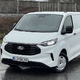 Novi ford transit custom omogoča udobno dostavo