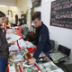 (FOTO) VegaMarket na mali tržnici v Mariboru: Do večera raznolika ponudba hrane in izdelkov, delavnice in predavanja