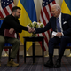 "Ne bomo vas pustili na cedilu": Biden se je opravičil Zelenskemu, ker je odobritev vojaške pomoči Ukrajini zamujala