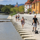 Mariborčani še ne bodo kmalu sedeli na urejeni plaži in stopniščih ob reki Dravi