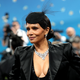 (FOTO) Trakovi so zakrivali najnujnejše: Halle Berry je na Met Gala osupnila s prosojno kreacijo