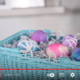 Kako narediti čudovita (in enostavna!) velikonočna jajca s pomočjo sode bikarbone