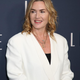 Kate Winslet pri 49 letih odvrgla nedrček in pokazala popolne dojke